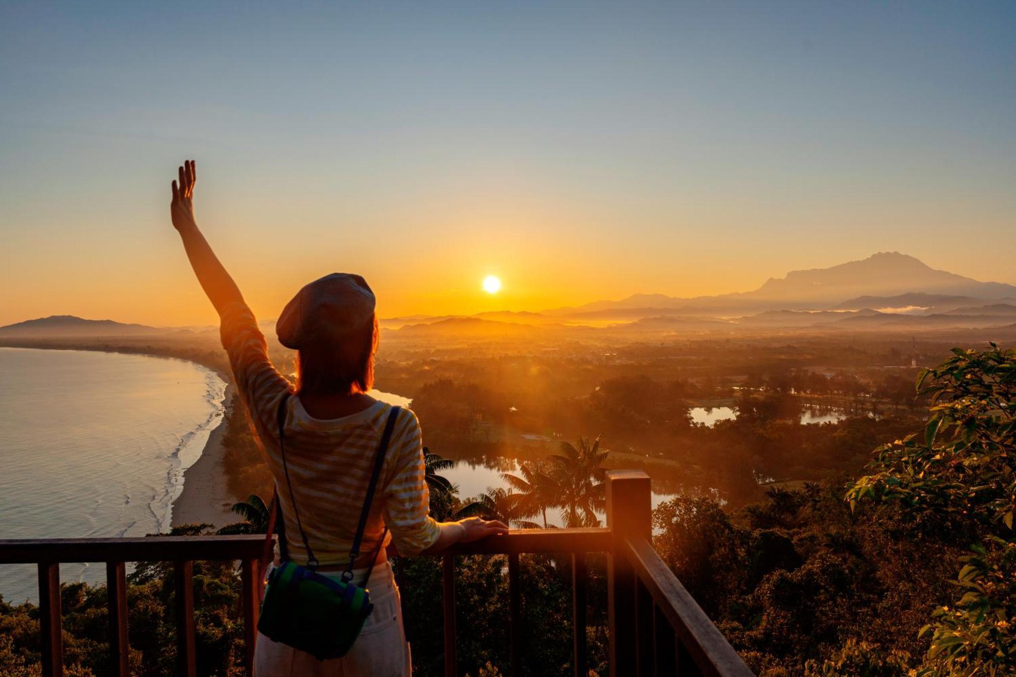 Shangri-La Rasa Ria, Kota Kinabalu Exterior foto Sunset at the top of the hill
